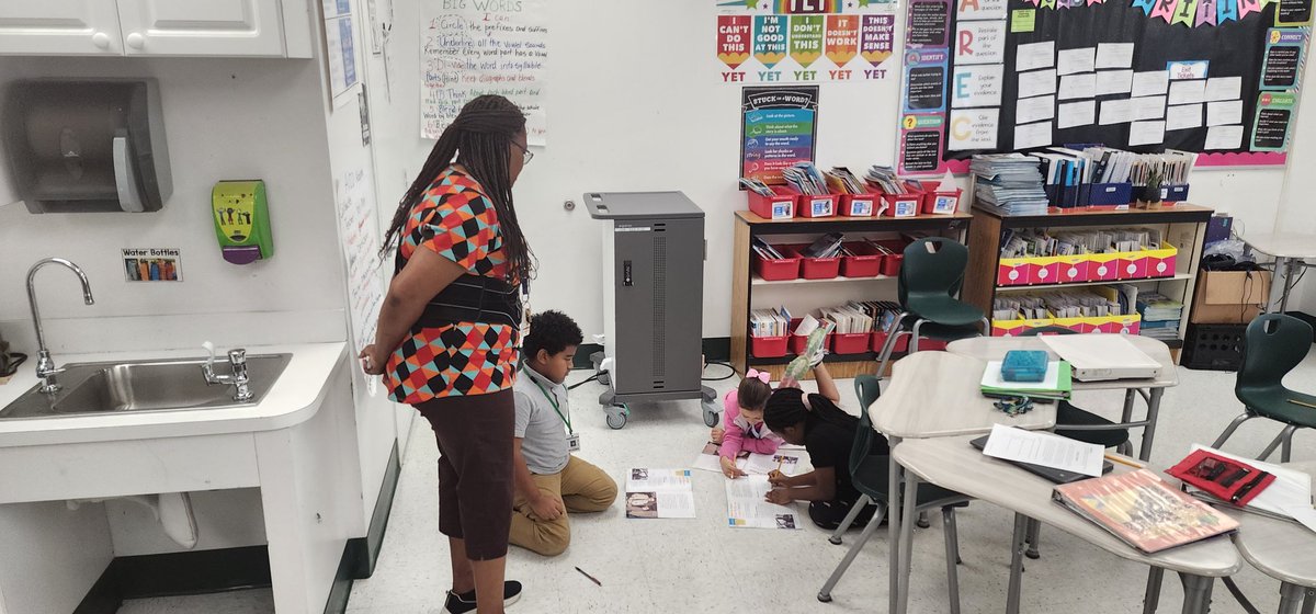 MrLancho's tweet photo. My first post ever goes to Mrs. Modé! She is using a jigsaw collaborative structure to teach summary. Kids are loving it! Up and moving. #highlandElementary https://t.co/1wAPIHphVn