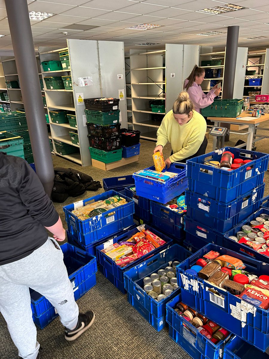 Last week, Granite City Speaks volunteered at the Aberdeen North Foodbank to help organise all the food donations from their recent collections! 🙌 Granite City Speaks is Denis Law Legacy Trust’s youth forum. Find out more here: denislawlegacytrust.org/granite-city-s…