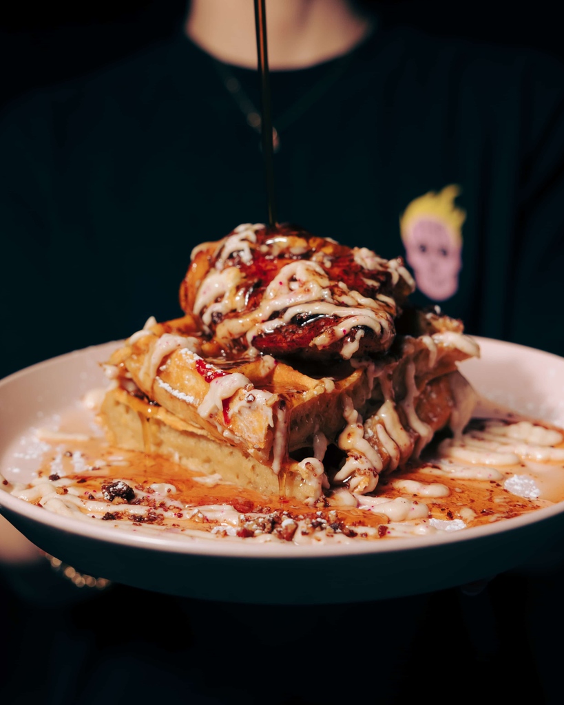 27clubcoffee's tweet image. We know you’re hungry right now… 😈 #27ClubCoffee #ChickenAndWaffles