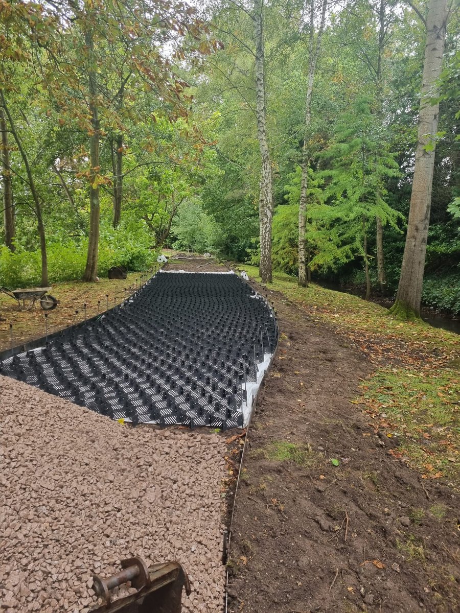 GreenfixUK's tweet image. We were on site recently during the initial installation of our Geoweb® Tree Root Protection system for a project in Reading. The works involved the creation of an access track which went through an area of protected trees on a private estate. #geoweb #treerootprotection #trees