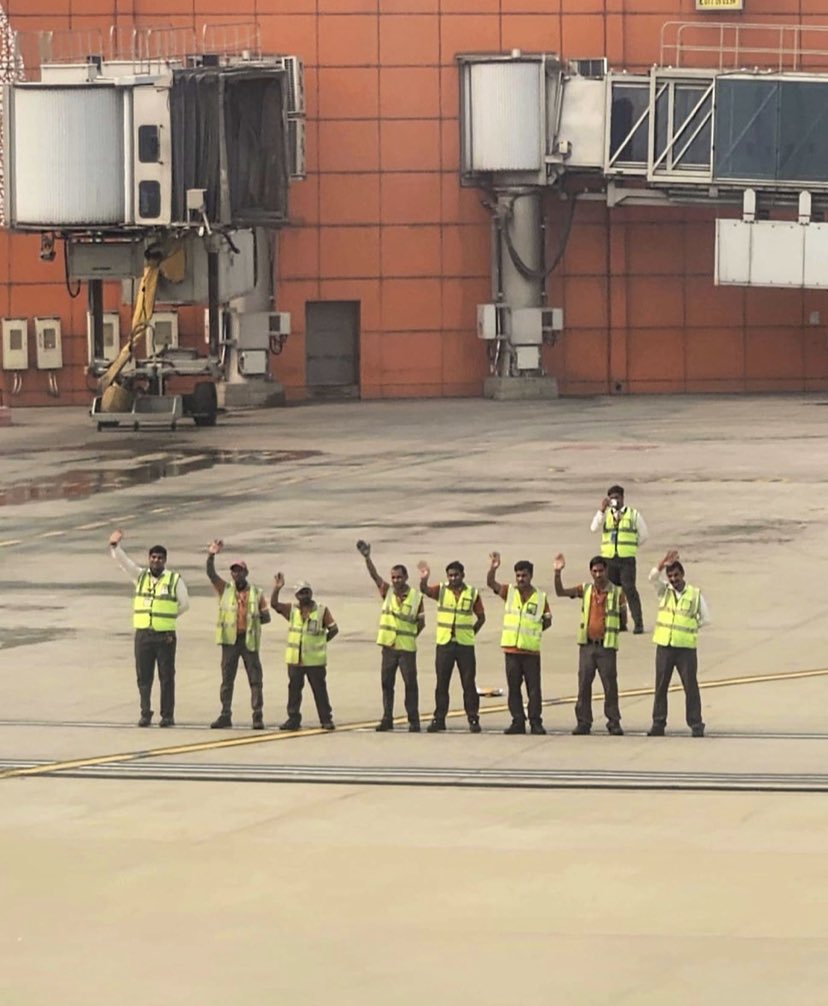 Great initiative by @AirIndia's @rajeshdogra7 and team to enhance Customer Experience by opting this #japanese airport culture to see of the plane when departing. Some photos and videos are circulating on @X. 📸-@OntheRoadAJ