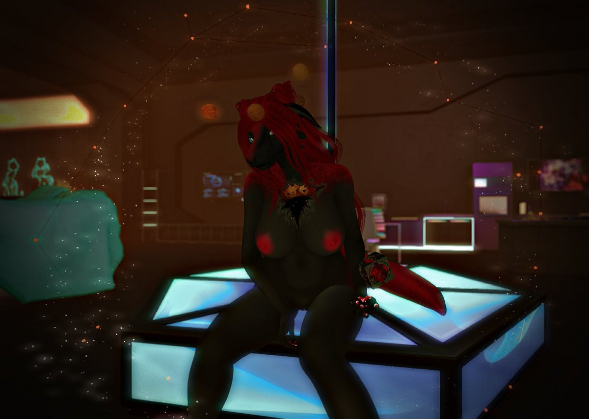 CoSennett's tweet photo. New space dragon just landed, and the first place she chose to sit is rather provocative, despite not knowing just what it is she sat on. Someone help~? https://t.co/DLrSfaK5hq