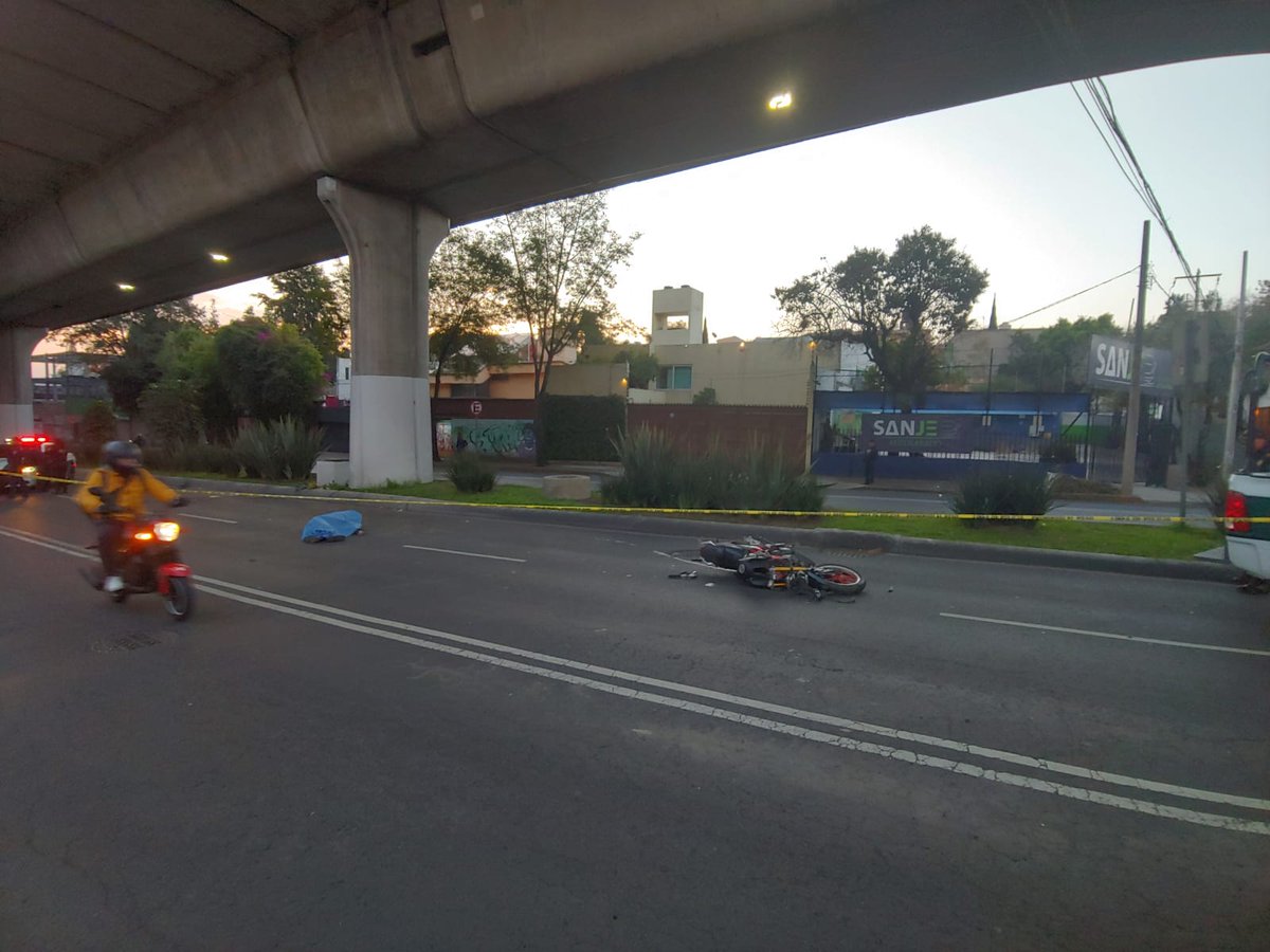 #Lamentable
Muere #motociclista luego de accidente vial sobre Luis Cabrera y Porfirio Días
<a href="/PrensaLyO/">PrensaLyO.Mx</a>
<a href="/CoordinacionDM/">UNIPOL</a>
<a href="/ivanmaciasnews/">IVAN MACIAS</a>
<a href="/JesicaZermeno/">Jésica Zermeño</a>
<a href="/claulacoqueta/">LA COQUETA</a>
<a href="/alertasurbanas/">Alertas Urbanas AU ⚠️</a>
<a href="/aleanaietzi/">Alejandra Anaietzi</a>