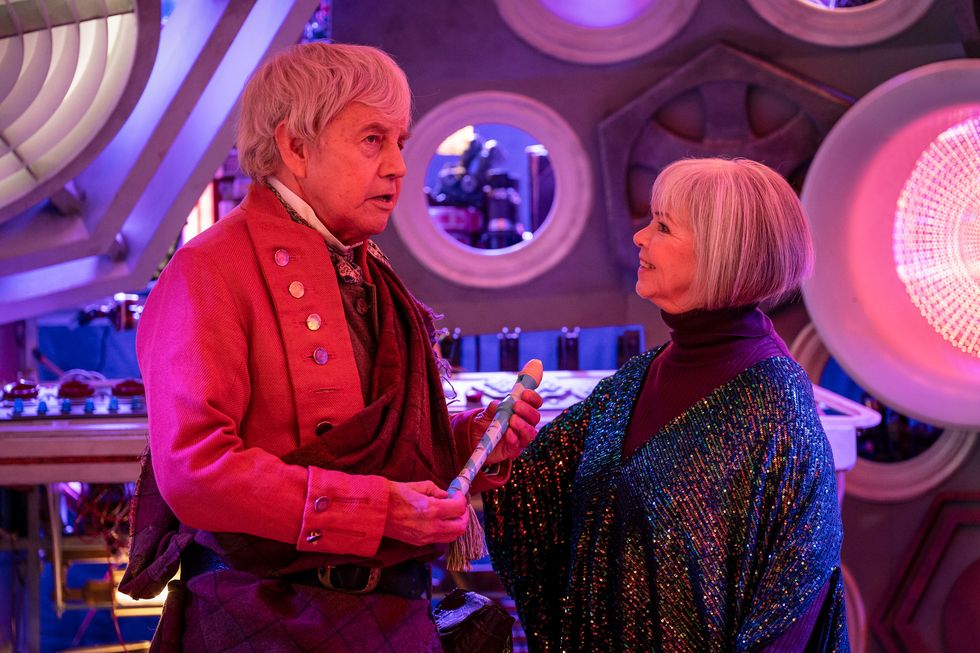 KorgEDM's tweet photo. Lovely to see these two being Jamie and Zoe yet again
And nice idea for the opening segment

#drwho #doctorwho #MindRobber #1960s #scifi https://t.co/dLZckegnJA