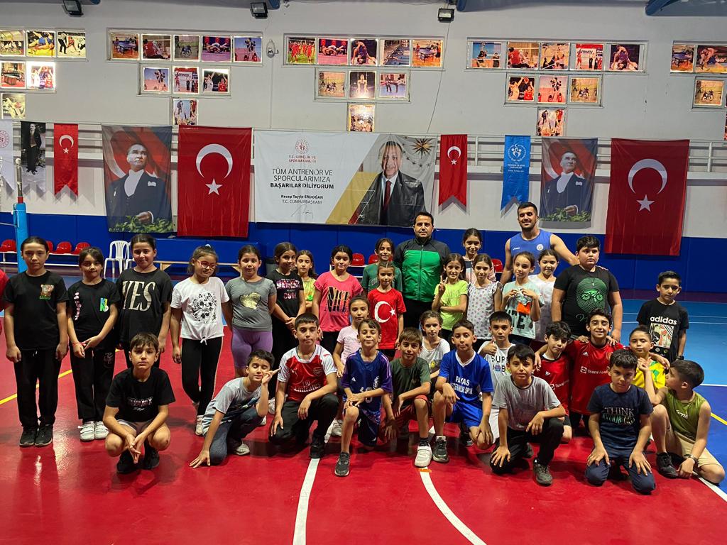 GSB_Hatay's tweet photo. Yetenekli çocuklarımızla antrenmanlarımiz Payas'da hız kesmeden devam ediyor.

@muratgevrek32
@yetenektaramasi

#yetenektaraması 
#gsb  #gsblife  #gsbhatay https://t.co/v5HpVGWICy