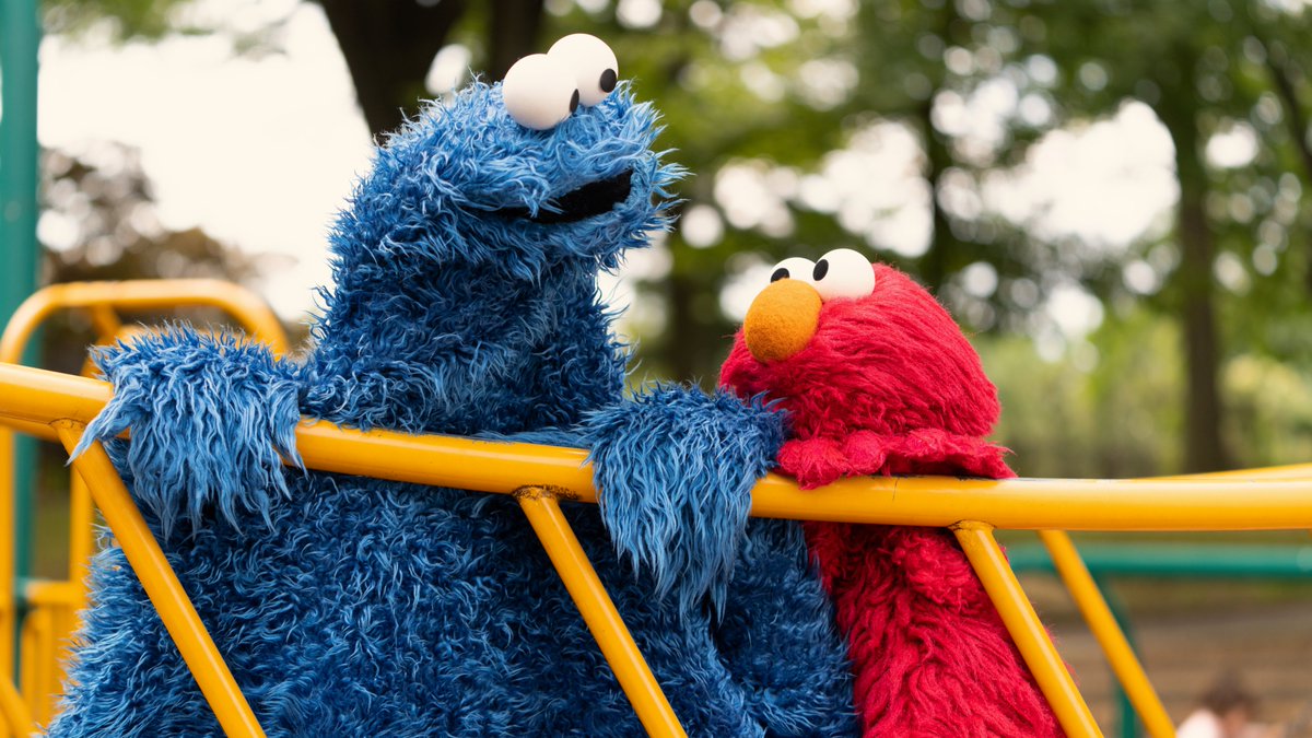 elmo's tweet photo. Happy birthday, @MeCookieMonster! Thank you for being the best friend a little red monster could have. ❤️ #HBDCookieMonster https://t.co/fTknteHqLX