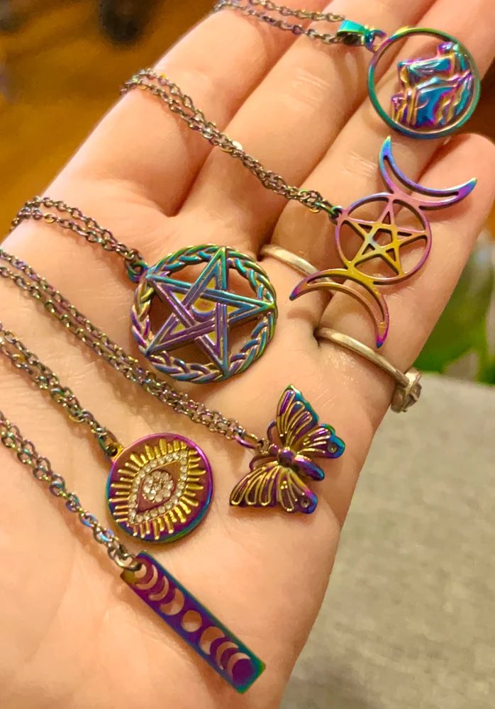 These necklaces have been in my shop foreverrrrr and are in need of homes!!! Anyone wanna claim one?
Merikurocreations.bigcartel.com