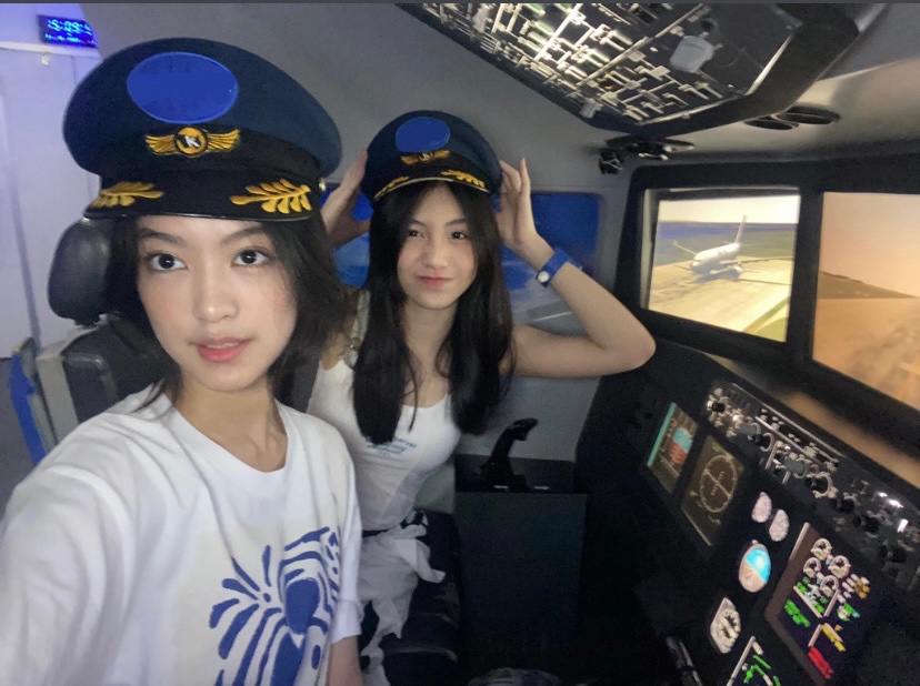 Greesel_JKT48's tweet photo. landingnya nabrak rumah dikit ga ngaruh🤝🏻 https://t.co/drdPc3d54d