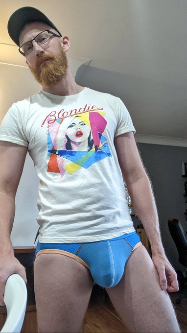 Call me 🤙 https://t.co/H7yBiB4CdQ