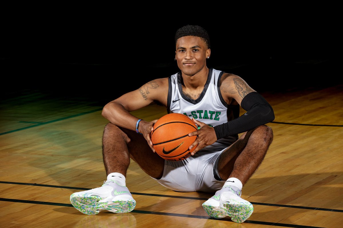 AJ_Neal10's tweet photo. “The court is our stage, let’s put on a show” @ChicagoStateMBB https://t.co/1moRZ2wkwg