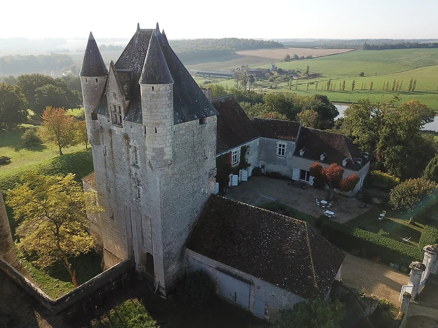 Cultur_Advisor's tweet photo. Patrimoine : Visite du château de Bridoré ! 😍🏰 👑 ⚔ 

Lire l'article👉https://t.co/3RqaJVcXKX

#culturadvisor #culture #bridore #chateaudebridore #chateau #chateaux #patrimoine #histoire #château #moyenage #guerredecentans #roisdefrance https://t.co/u1pVGuXReG