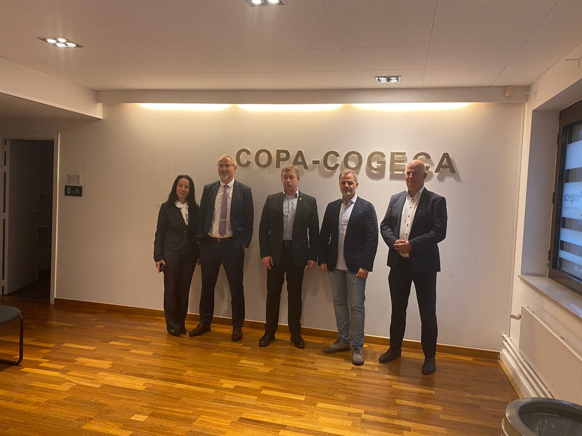 Congratulations to <a href="/SchulmanMax/">Max Schulman</a>  🇫🇮 (<a href="/MTKry/">MTK</a>) for being elected Chair of the Plant Health Working Party today!👏🌱

Congratulations also to Miguel Minguet🇪🇸(<a href="/AsajaNacional/">Asaja Nacional</a>) and Johann Meierhöfer🇩🇪 (<a href="/Bauern_Verband/">Deutscher Bauernverband e.V.</a>) for being elected as Vice-Chairs!👏