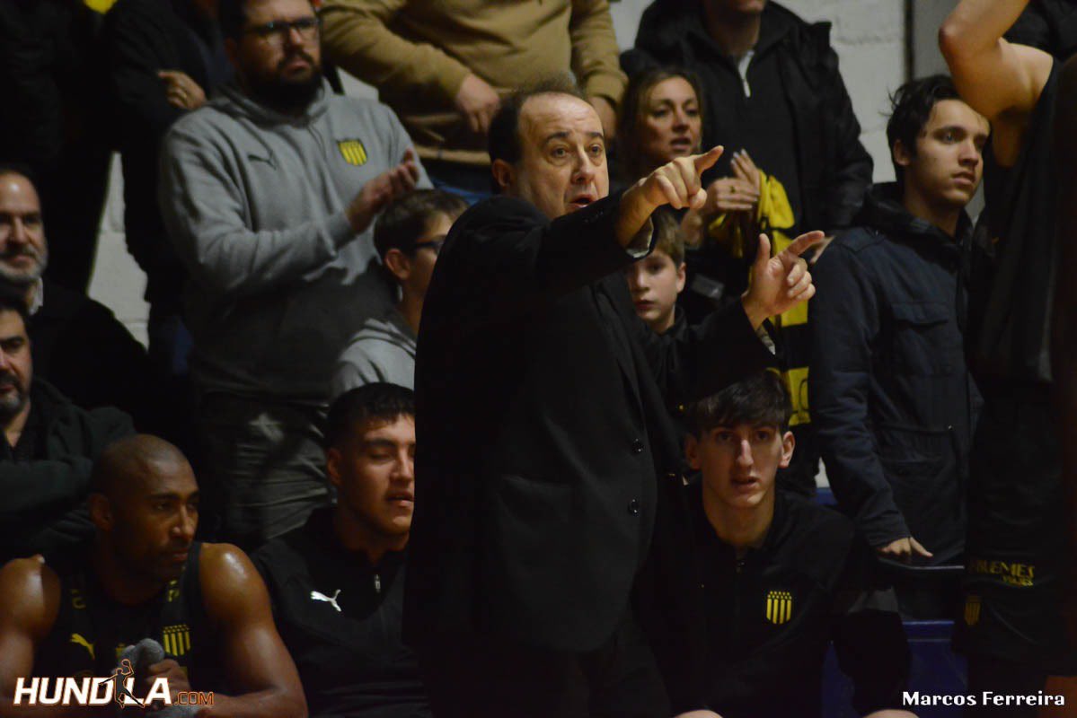 #Peñarol vapuleó de visitante 90-73 al actual campeón de la Liga Uruguaya, #HebraicayMacabi, para sumar su primera victoria en el campeonato. Muchas figuras en un equipo que brilló a la perfección

👉hundila.com/index.php/en/l…