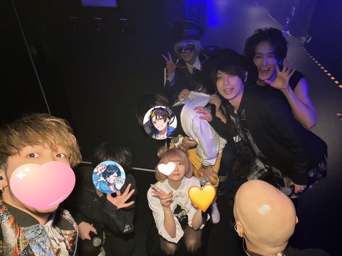 nero_nikoniko's tweet photo. JACK IN THE VOX "参"大阪公演ありがとうございましたー!
3年半ぶりの大阪!憧れの大阪!やっぱり最高でしたー🙌
思い出写真たくさんだー📸
生ハッチャンとやっと会えたし、まおしぃも10年ぶりくらいに会えたから3人で指チューしちゃったな😘
#jv3 https://t.co/TJ6Joy7tgV