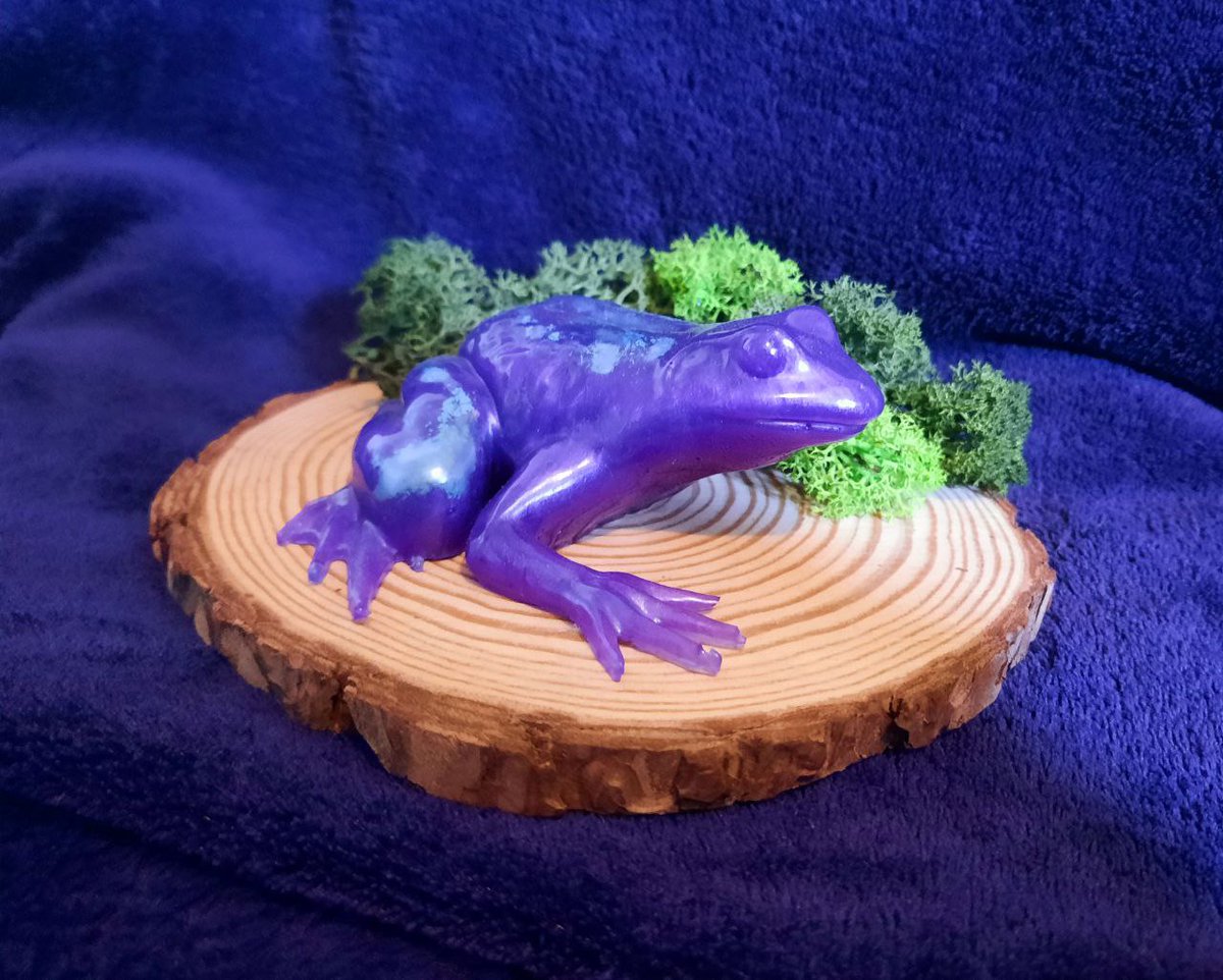 AmethystMare's tweet photo. Froggie is also up on my shop now!
#furry #furrycreator #crafter #resin #frog
https://t.co/Gwnu9waeU7 https://t.co/Xpn3eRYQ3O