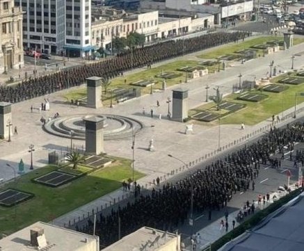 AlexFebrero_'s tweet photo. ¿Dónde están todos estos Policías que sacaron para las marchas? No los veo en La Victoria combatiendo a las mafias ¿o solo fue para la fotito? Ahora pues, ya no salen. https://t.co/bmzPohFXHr