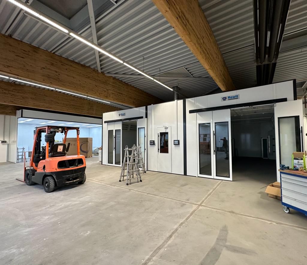 Rowitkampen's tweet photo. kW 44. Firma #SOWA #Lack und #Karosserie in #Löhne in der Bauphase.
Hier bauen wir zwei PKW-Spritzkabinen, einen #Anmischraum einen #Mischraum ein und dreii Doppelvorbereitungseinheite
#Kampen #Spuitcabine #Spraybooth #Lackiererei https://t.co/0OIEzf0K1c
