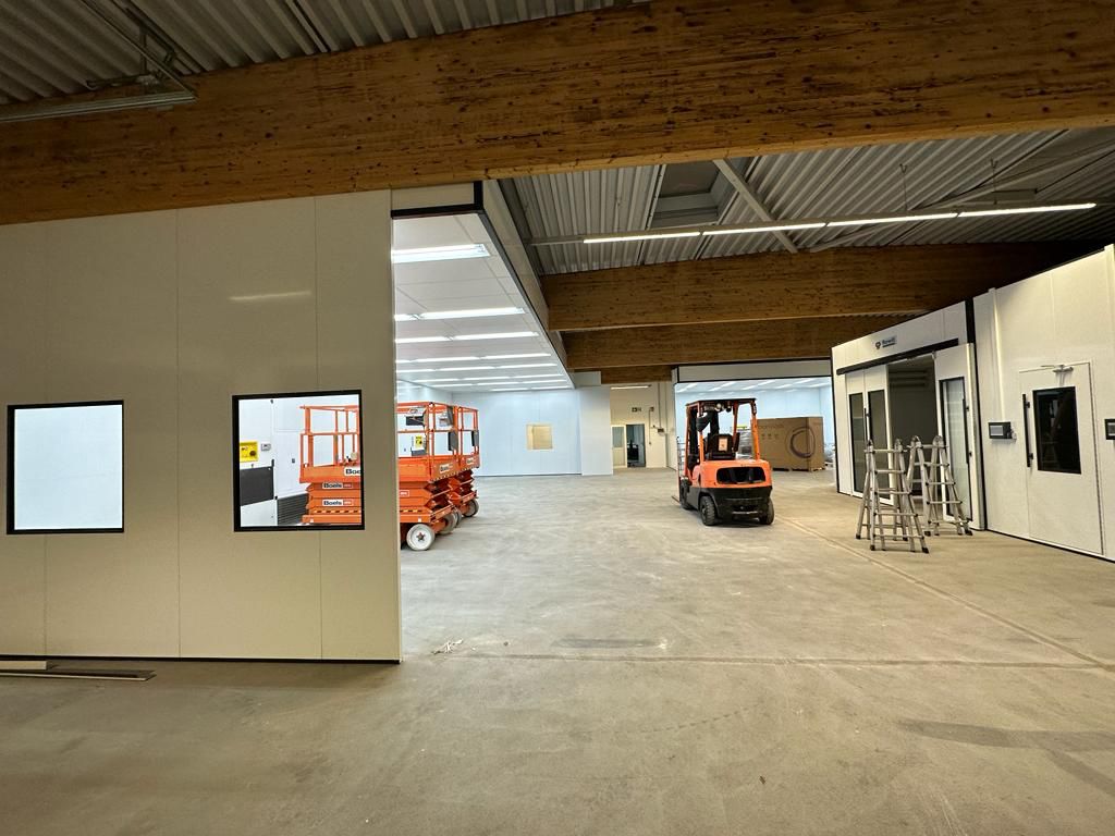Rowitkampen's tweet photo. kW 44. Firma #SOWA #Lack und #Karosserie in #Löhne in der Bauphase.
Hier bauen wir zwei PKW-Spritzkabinen, einen #Anmischraum einen #Mischraum ein und dreii Doppelvorbereitungseinheite
#Kampen #Spuitcabine #Spraybooth #Lackiererei https://t.co/0OIEzf0K1c