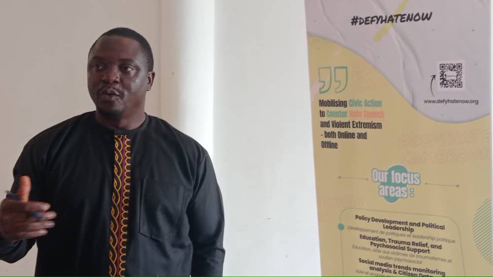 At the opening of #PeaceWaivers2023, the president of <a href="/civic_watch/">Civic Watch</a>
<a href="/NgalaDesmond/">Ngala Desmond</a> said Peace cannot be decreed, it is lived, he added that Freedom of speech respects diversities and opinions, hate Speech doesn't. He was speaking to ove 25 fellows in Limbe. 
<a href="/DefyhatenowWCA/">#defyhatenow West & Central Africa</a>