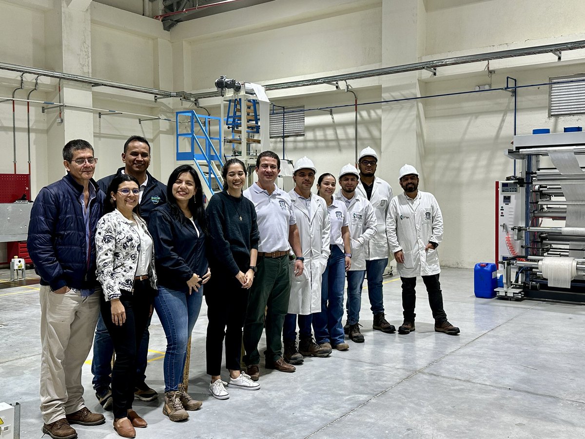 bio_transf's tweet photo. 🌱 Hoy, #BioTransferencia recibió la grata visita de Natupla, una empresa caleña que al igual que nosotros busca soluciones a la problemática del plástico tradicional. 

💚Transferir nuestra tecnología para que pueda ser usada por la sociedad es nuestra misión y visión. https://t.co/NCmjELzus1