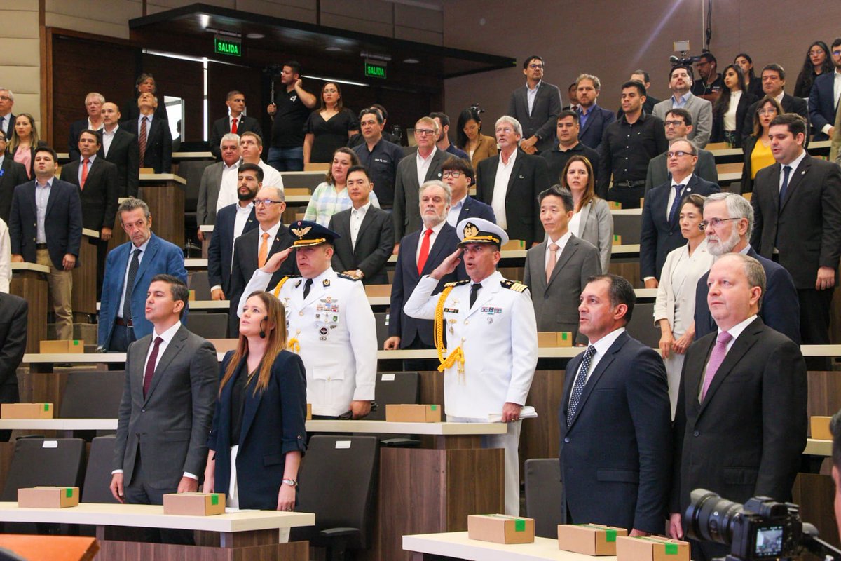 MEF_Paraguay's tweet photo. El ministro @cgfernandezv participa del evento #PyForestalParaElMundo, donde el @InfonaPy presenta la nueva herramienta para acceder a información sobre la gestión sostenible de plantaciones forestales. El evento cuenta con la presencia del presidente @SantiPenap. https://t.co/dzKYueOgya