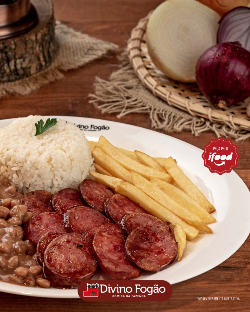 DivinoFogao's tweet photo. 🍽 Clássicos nunca saem de moda! A combinação perfeita de linguiça calabresa, arroz, feijão e batata frita é a pedida certa para quem busca conforto e sabor em um só prato. E o melhor? Você pode pedir essa delícia sem sair de casa! Peça agora pelo iFood e desfrute de uma refeição https://t.co/2L595Kpj5D
