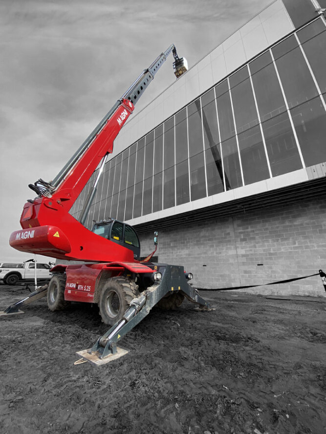 KTCFoundationGp's tweet photo. Maximize your heavy-duty job site performance with the unbeatable reach of Magni rotating telescopic handlers. At 100+ft of lifting height, no job is too big. Call our specialist at (561) 421-1830 to learn more.
#KellyTractor #KellyRental #Magni #Telehandlers #Rentalsolutions https://t.co/B2IyHeGWDu