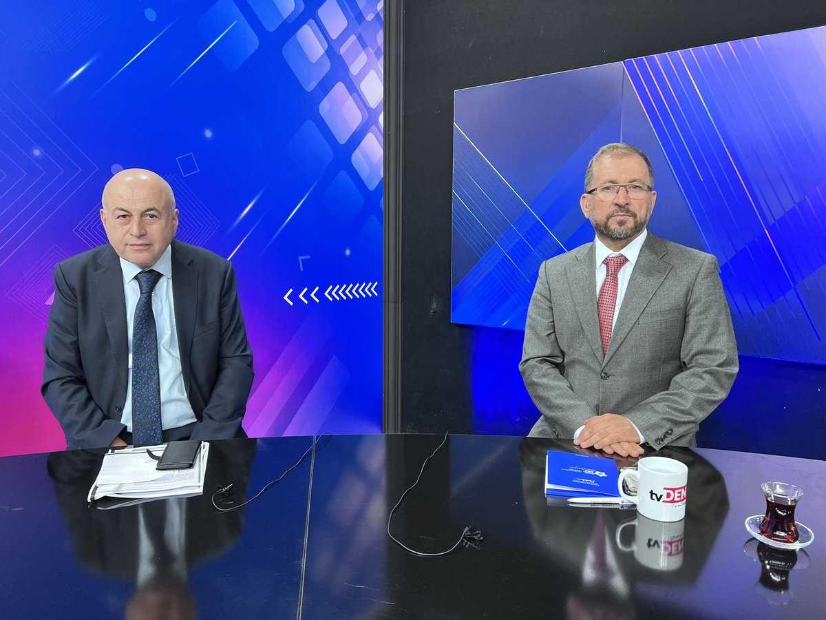 Bir yayını daha bitirdik. Yaşadığımız coğrafyaya yön ve hedef tayin eden gelişmeleri, “Erdal Savaş ile Mesele Mühim” programında değerli konuğum #AdnanMenderesÜniversitesi İletişim Fakültesi Gazetecilik Bölüm Başkanı Prof Dr. #HüseyinÇelik ile birlikte yorumladık…