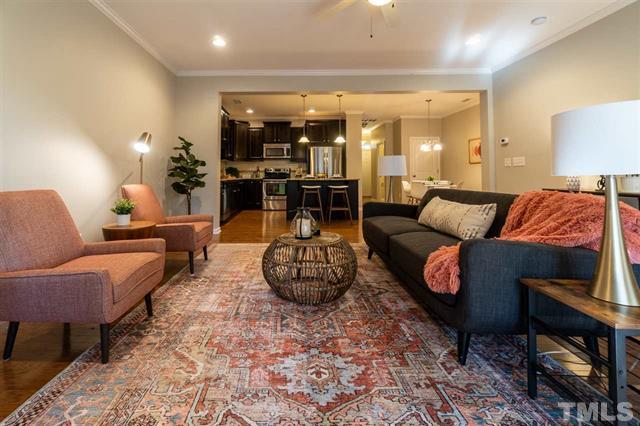 InvestorgirlK's tweet photo. Did you know that 🏡 home staging can have an impactful effect in selling your property faster for a higher value? 🤩 Wow! Let's create the perfect space for your future buyers 🤓 #homeselling #staginghomes #realestategoals https://t.co/y4ABx1Q1qH