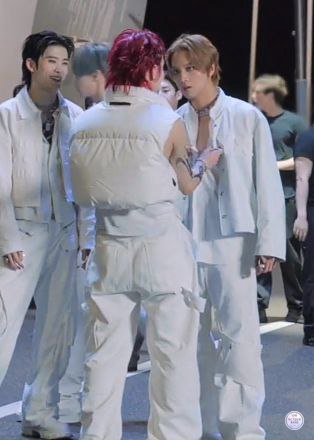 nctzenbase's tweet photo. 🫶 WOY WOY WOY LEE HAECHAN BENER BENER YUTA😭😭 https://t.co/RbJY7Kd07Y