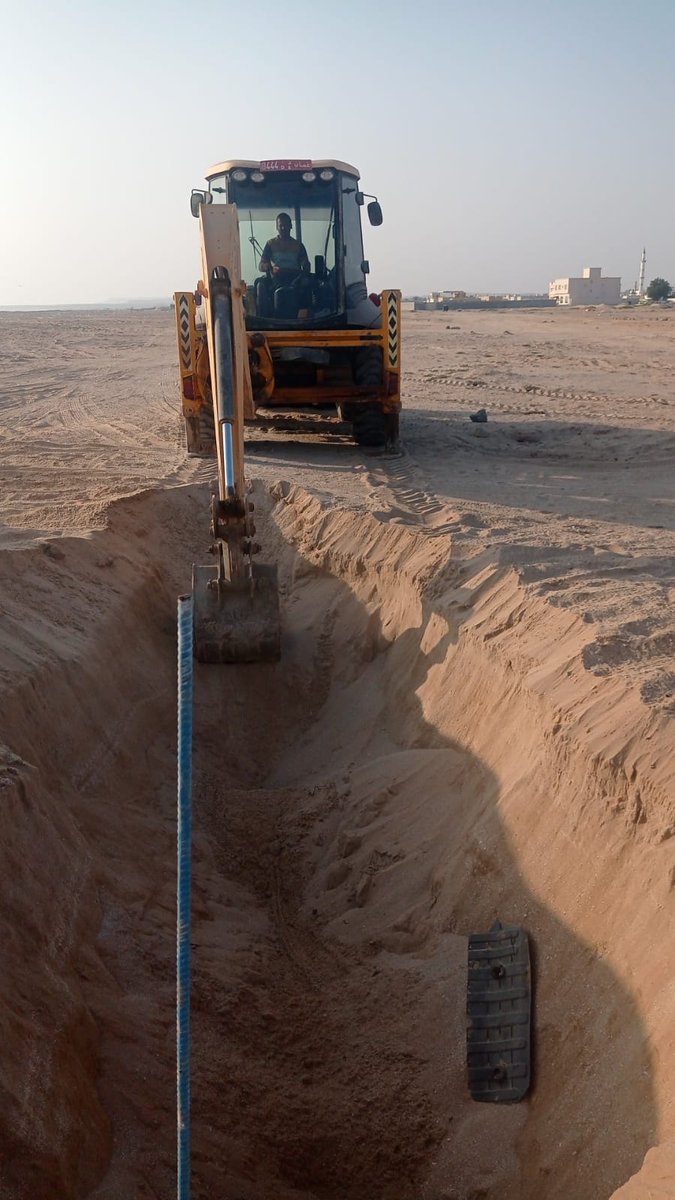 تباشر هيئة البيئة وتحث الخطى لوضع سياج من الاخشاب لمنع الناس من الاستمتاع بجمال شاطيء رأس الحد بحجة المحافظة على السلاحف، فيما تمنح بالمقابل تصاريح لانشاء اماكن سياحية لا تبعد سوى امتار عن البحر، فيما يتطلع الأهالي لعمل حاجز حماية يحميهم ويحمي منازلهم من دخول البحر، فهل يعقل ذلك