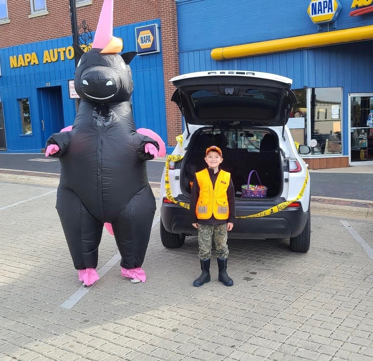 fehrgraham's tweet photo. We had a spooktacular time at the Trunk or Treat event in West Union, Iowa, on Oct. 22. 🎃 The Courthouse Square turned into a fun and safe event for all ages. #FehrGraham Project Assistant Chrysta Steinlage was a black unicorn and her son, Reid, was a hunter. https://t.co/ohlUhaRmhw