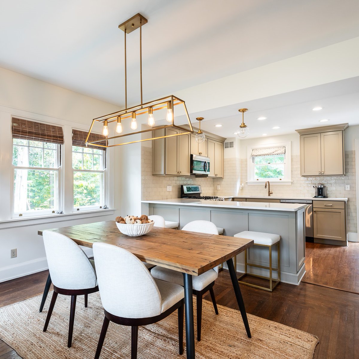 DorgerDiff's tweet image. A NEW HOME FOR THE NEW YEAR!
Charming + spacious 3 bedroom, 1+1 bath colonial on a quaint, treelined and gaslit street. Completely updated with the original character of its time well preserved.
comey.com/real-estate/ci…