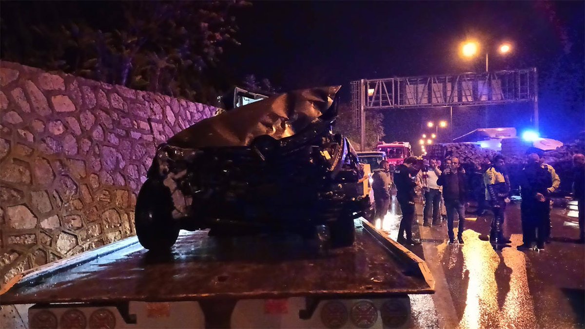 ErkinDusunce's tweet photo. 🎯TEM'de 18 araçlık zincirleme kaza: 4 kişi yaralandı, 7 kilometre kuyruk oluştu

TEM Otoyolu'nun Kocaeli geçişinde yağış nedeniyle kayganlaşan yolda 18 aracın karıştığı trafik kazasında 4 kişi yaralandı. İstanbul istikametinde 7 kilometrelik araç kuyruğu oluşurken, otoyol 2 saatin ardından trafiğe açıldı.

Havuzu değil,@xbulten  hesabını takip edin.