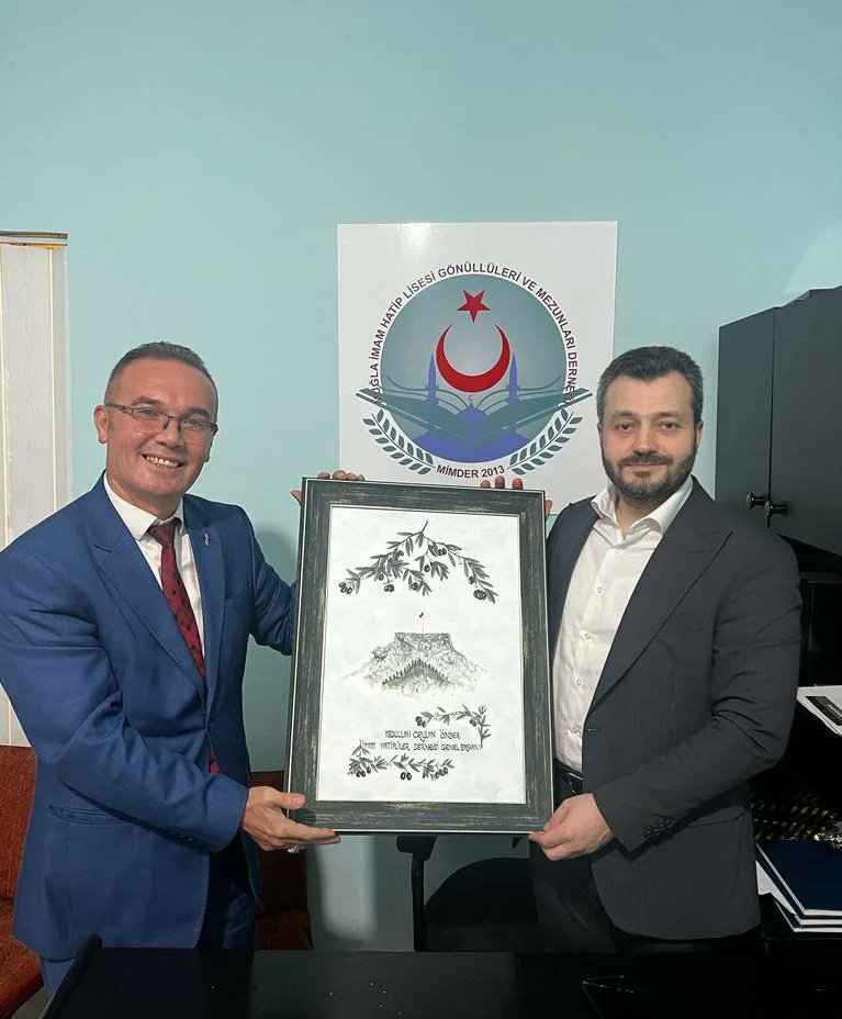 onderbulten's tweet photo. 📍 Muğla

🔸Genel Başkanımız Abdullah Ceylan, Yönetim Kurulu üyelerimizle, Muğla İmam Hatip Lisesi Gönüllüleri ve Mezunları Derneğimiz'i (MİMDER)  ziyaret etti. 

Dernek Başkanımız Sefa Kara ve Yönetim Kurulu üyelerine çalışmalarında muvaffakiyetler  diliyoruz. https://t.co/ULMviCwwv0