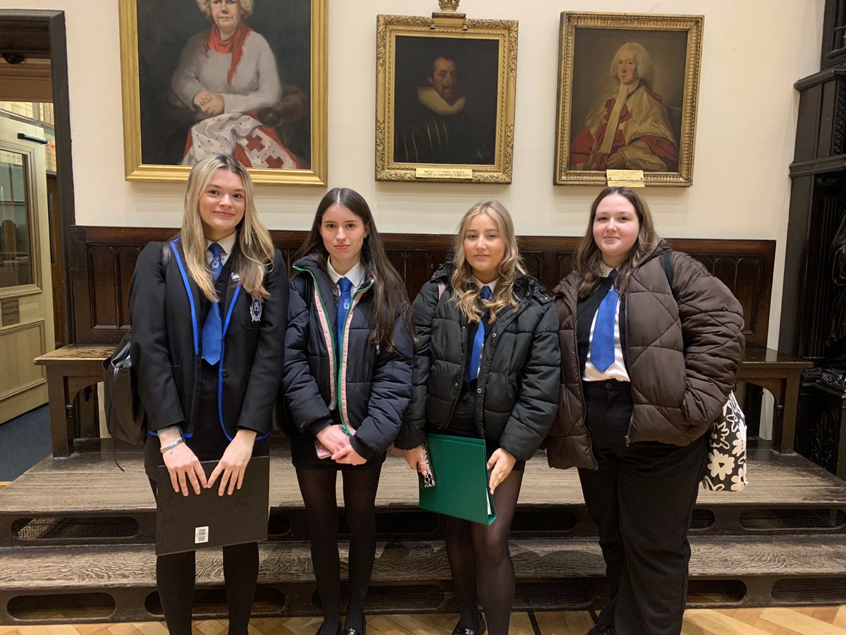 Soooo proud of these guys for completing <a href="/MockCourt/">The Mock Court Project</a> 📚 👩🏼‍🎓🕵🏻✨ both winning cases as Pursuers and Defenders! All the hard work has paid off 🥰😄 <a href="/rosshigh/">Ross High School</a> ✨✨