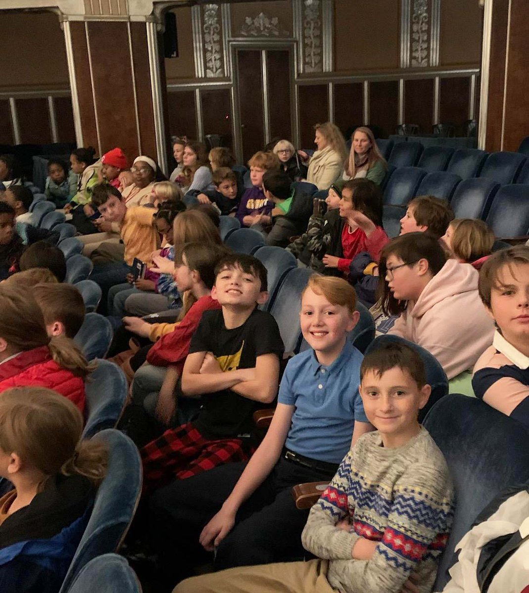 LkwdSchools's tweet image. Mr. McGuan's 5th grade students @LkwdGrant had a day about town today as they traveled to University Circle via RTA to learn about industrial design at Cle Institute of Art. Then a short walk to Severance for a @CleveOrchestra matinee!