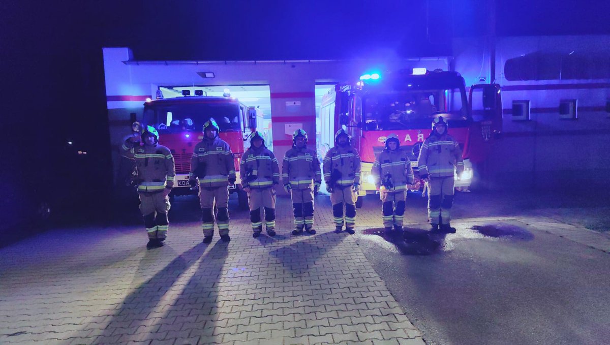 KPPSPSWIDWIN's tweet photo. 2.11.2023 r. o godzinie 18.00 w JRG w Świdwinie oraz jednostkach OSP powiatu świdwinskiego, strażacy włączyli sygnały świetlne i dźwiękowe by oddać hołd śp. sekc. Bartoszowi Błyskala - nurkowi SGRW-N KM PSP Gdańsk, który zmarł w skutek wypadku podczas prowadzonych działań. https://t.co/81UQrWoqHL