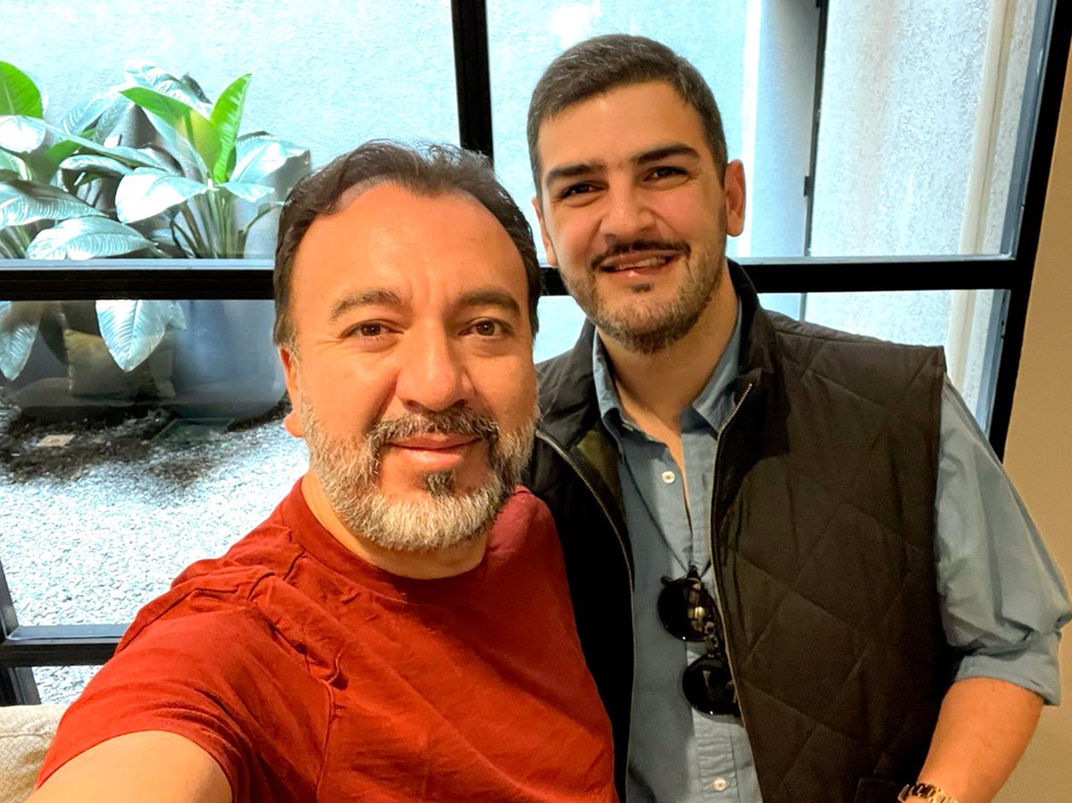 milahaya2021's tweet photo. Los mejores Alcaldes del Mundo mundial @pabelml @aquilesalvarez
Guayaquil y Quito siempre juntos, bueno no en el futbol 😂😂😂 https://t.co/kXUhfyAKDY