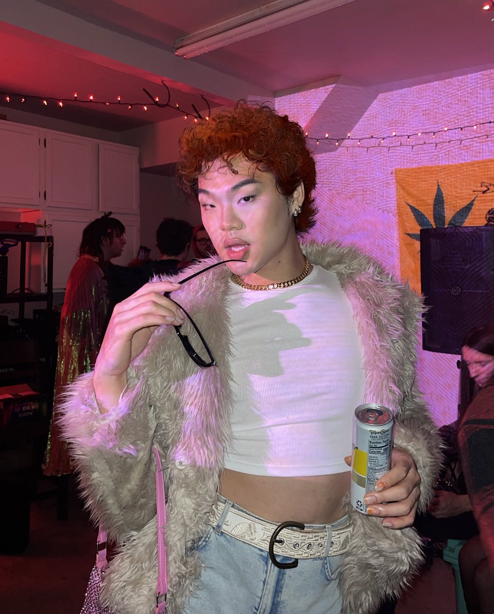 lancejlee's tweet photo. costumes this year 🤳🏻 https://t.co/YE2yefdRxZ