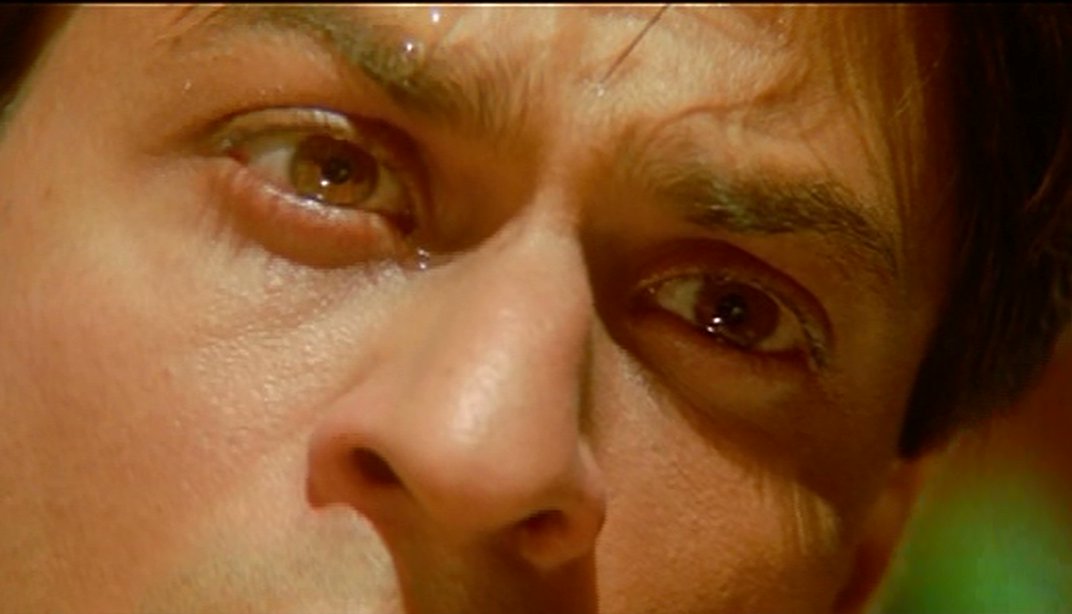 itsClaudeRia's tweet photo. @iamsrk is right...he is a "mere actor" &amp; with the biggest wish to entertain... yet,in my  feeling, generating a lot of often life-changing love is what makes him truly special and deserves a festival-like celebration...and to me, his eyes make him a magician - on &amp; off screen. https://t.co/OmeiUDZGBr