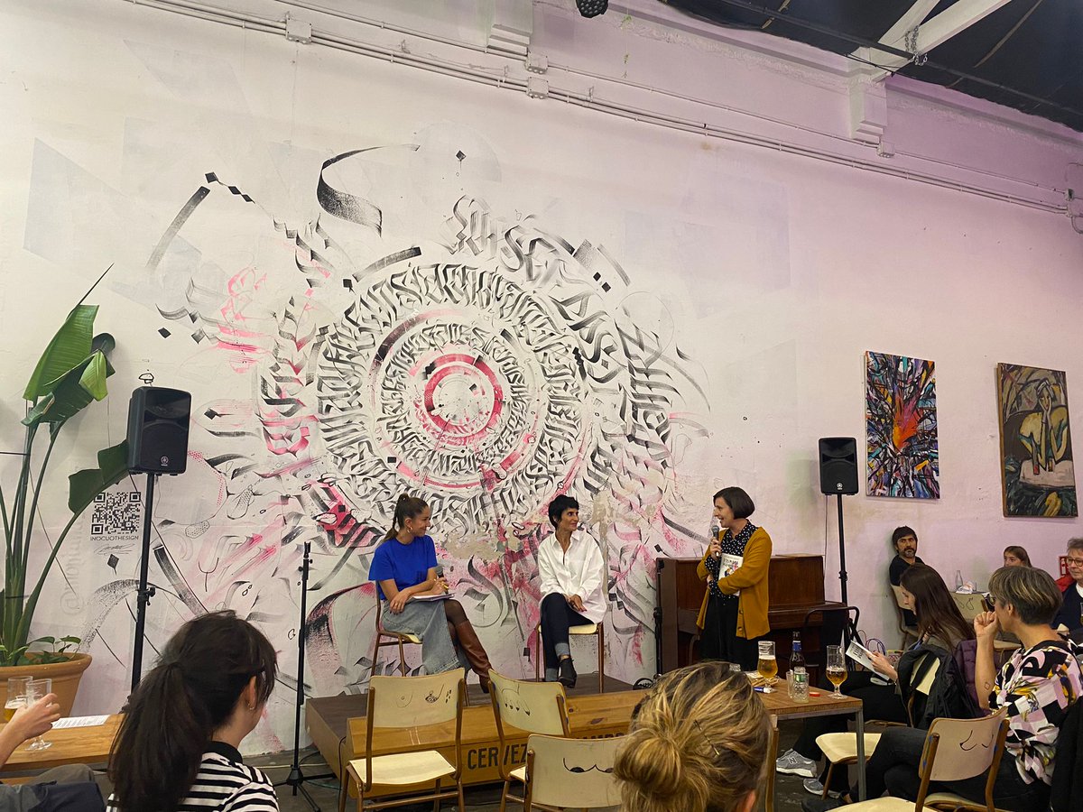 penguinllibres's tweet photo. ESTIMADA DESCONEGUDA, 
la crònica en primeríssima persona sobre la reproducció assistida.   Amb l'autora, Júlia Bertran, conversant amb Andrea Gumes a La Muriel.
#lacampanallibres https://t.co/7Z4QRNcH6r