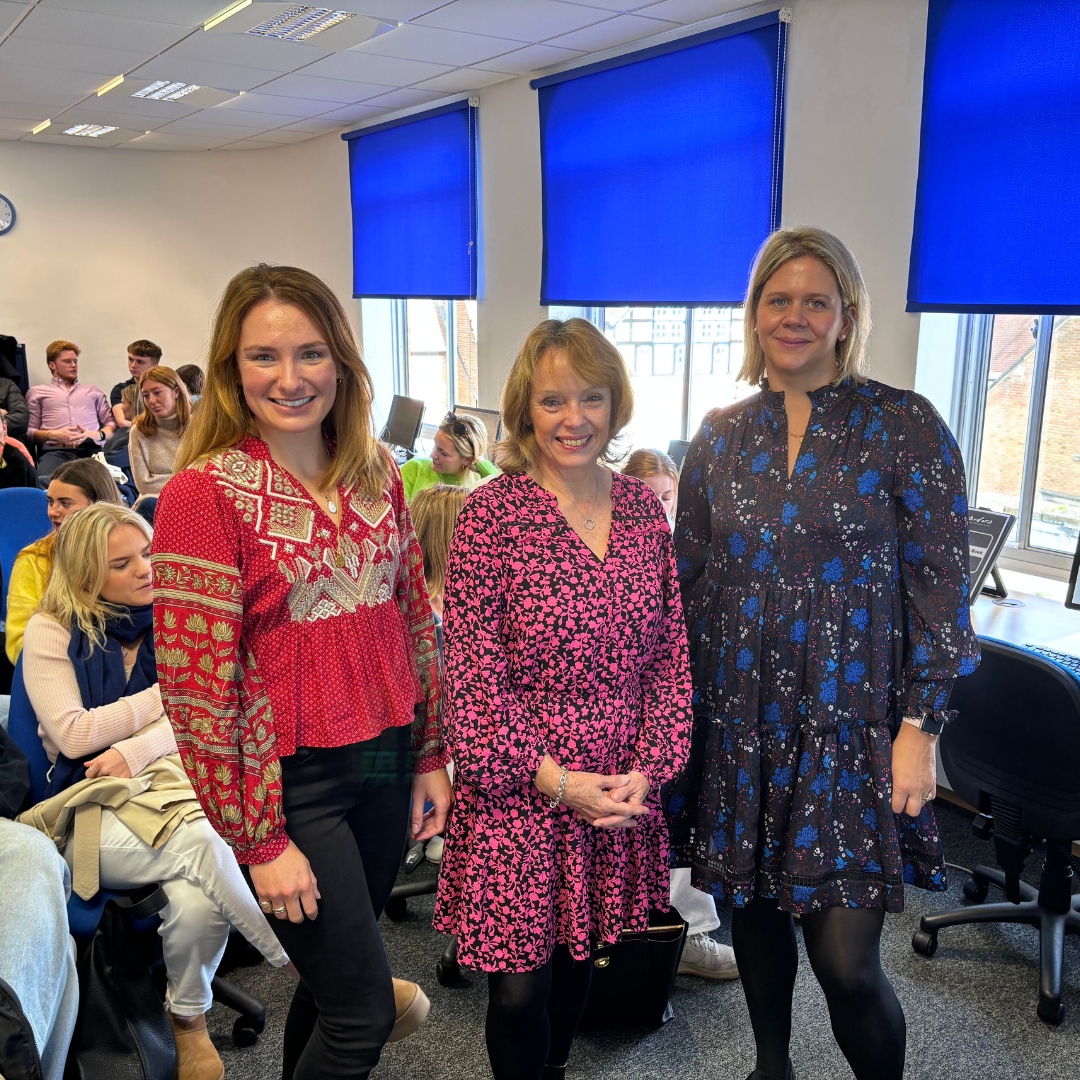 oxfordbusiness's tweet photo. Always a pleasure to welcome @BainandGray who've had strong links with #OMBS for 20 years. we are highly regarded by Bain and Gray clients as we teach skills that set our students apart from many graduates who haven't completed the Professional Business Diploma. 

#OMBS https://t.co/Orf6uO7M7x