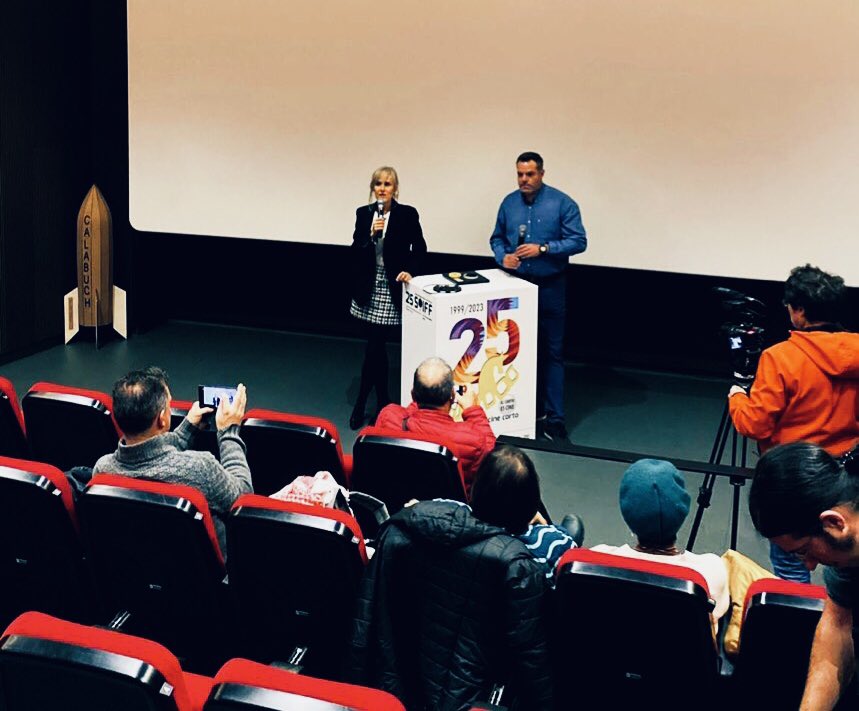 Certamen Cortos Soria (@cortossoria) on Twitter photo ¡Por fin podemos decir que arranca la XXV edición de <a href="/cortossoria/">Certamen Cortos Soria</a>
Comenzamos con el homenaje a Juan Cruz Ormazábal, pionero del #cine en Soria con su hijo <a href="/davidormazabal/">David Ormazabal Sigut</a>
<a href="/cjuventudsoria/">Concejalía Juventud</a> <a href="/Ayto_Soria/">Ayuntamiento de Soria</a>
<a href="/cinesmercado/">Cines Mercado</a> #homenaje #cortossoria23 ¡Por fin podemos decir que arranca la XXV edición de <a href="/cortossoria/">Certamen Cortos Soria</a>
Comenzamos con el homenaje a Juan Cruz Ormazábal, pionero del #cine en Soria con su hijo <a href="/davidormazabal/">David Ormazabal Sigut</a>
<a href="/cjuventudsoria/">Concejalía Juventud</a> <a href="/Ayto_Soria/">Ayuntamiento de Soria</a>
<a href="/cinesmercado/">Cines Mercado</a> #homenaje #cortossoria23