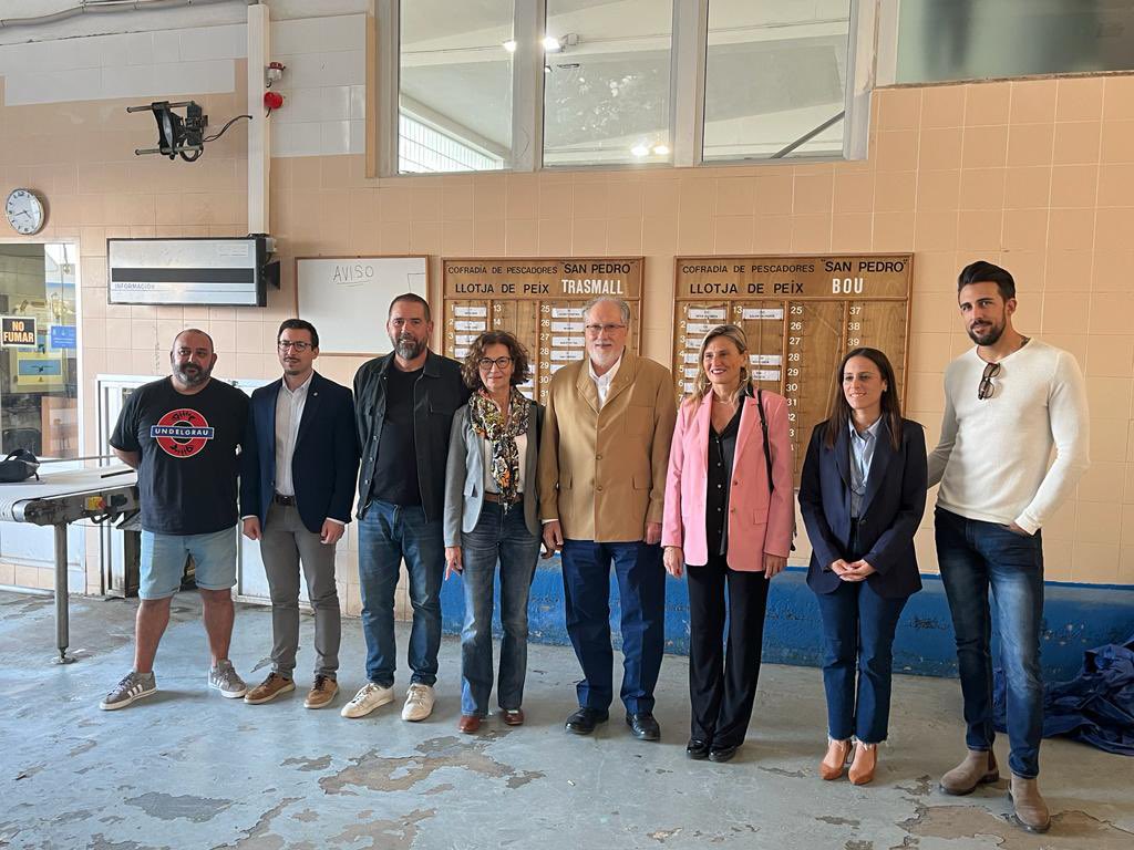 GVAagricultura's tweet photo. El DG de Pesca, Francisco J. Espinós, ha visitado hoy Castellón para reunirse con los patrones mayores y representantes de las Cofradías de Castellón y Peñíscola. Encuentros que han servido para seguir valorando la situación del sector pesquero en la provincia. (1/2) https://t.co/NVzt6Bn5tS