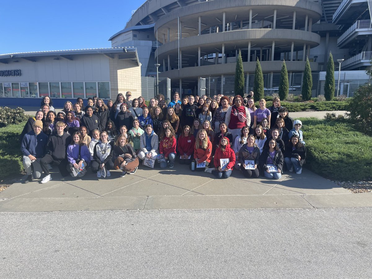 LSHS Library tweet media