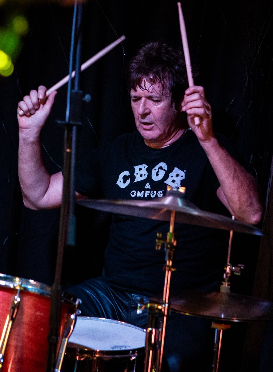 mickb2112's tweet photo. Great to catch up with CLEM BURKE of BLONDIE for an interview on Tuesday to talk about his current tour with the brilliant THE SPLIT SQUAD as well as his work with CHEQUERED PAST, THE INTERNATIONAL SWINGERS &amp; L.A.M.F with Walter Lure @clem_burke @TheSplitSquad @BlondieOfficial https://t.co/xQm4lJY5Lo