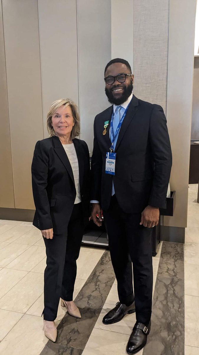 J'ai eu l'honneur de partager des moments privilégiés d'échanges sur des possibilités de collaboration avec Mme martine Biron  Ministre des Relations internationales,  de la Francophonie et de la Condition féminine du Québec
Brillons ensemble ✌🏾