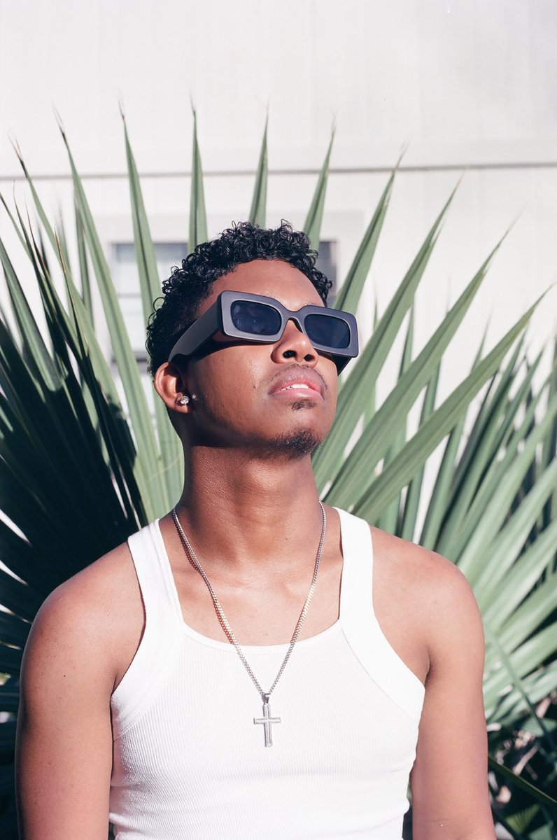 djthepaparazzo_'s tweet photo. lens on Kenny P. ( @kennypahina ) 

photographed by SNAVÉ on film 

🎞: @kodak Ektar 100 pushed to 200 https://t.co/hLHt7RM95J