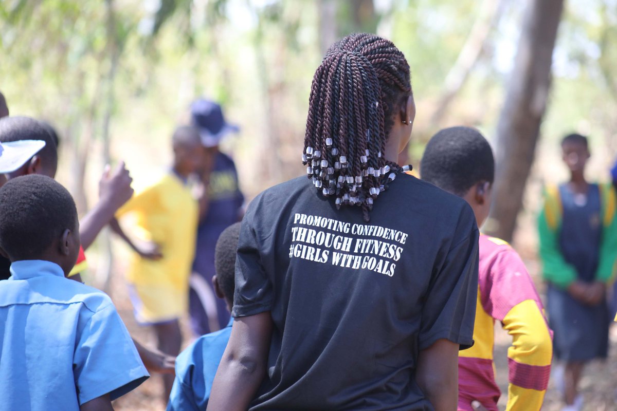 We gotta be FIT and CONFIDENT too 
#girlswithgoals